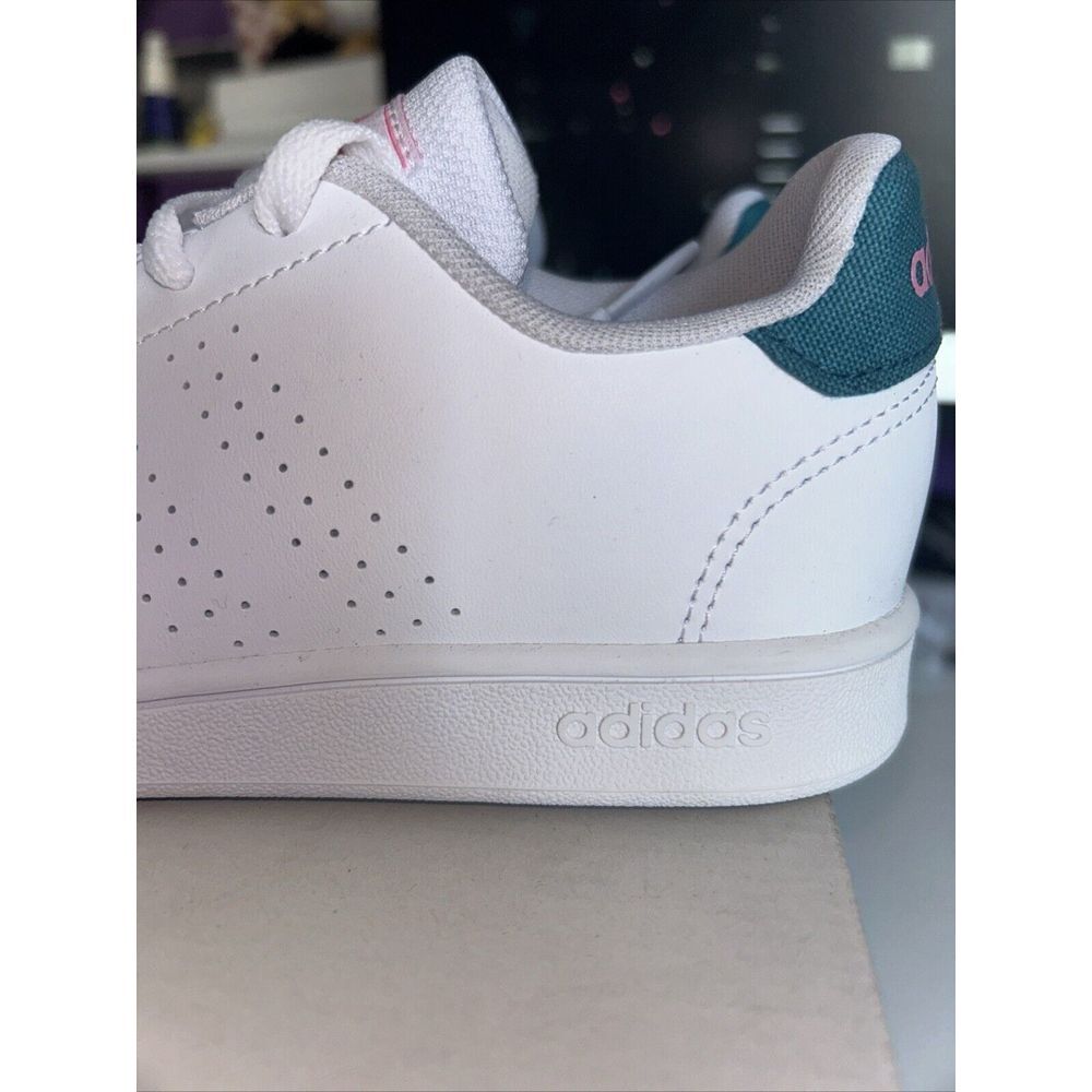 NWOB Adidas Advantage  Tennis Shoes Size 2‎ In Kids Color White With Teal - Picture 4 of 9